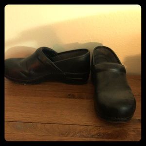 Like new Dankso clogs